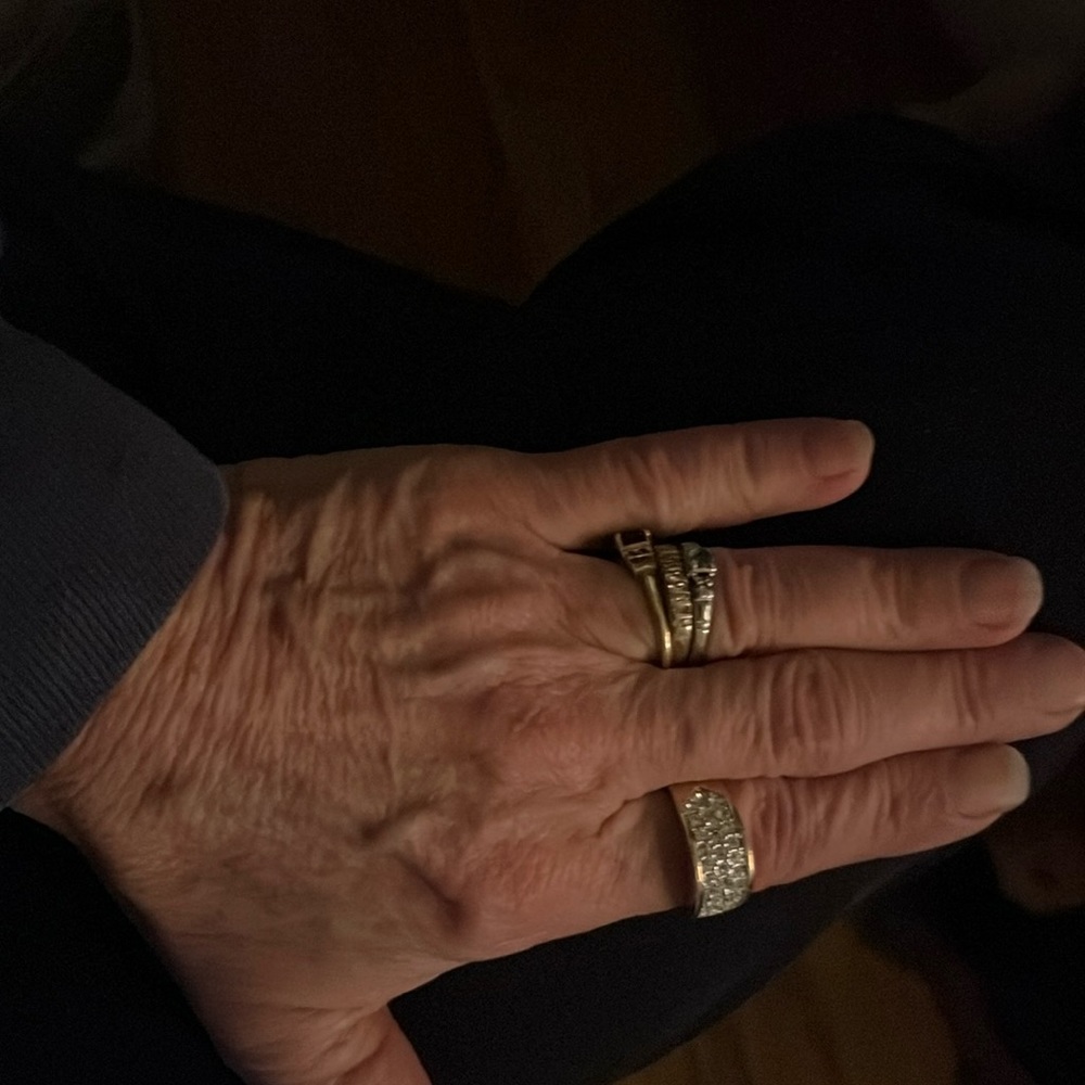 Gold plated band with 3 rows crystal